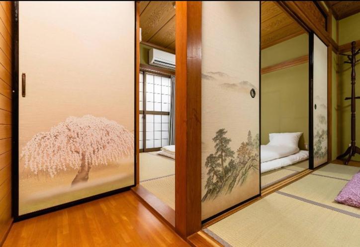 Holiday home 10mins Train To Namba, 4 Mins Walk To Stn, 2 Floors Japanese Style , 2-8 People Osaka