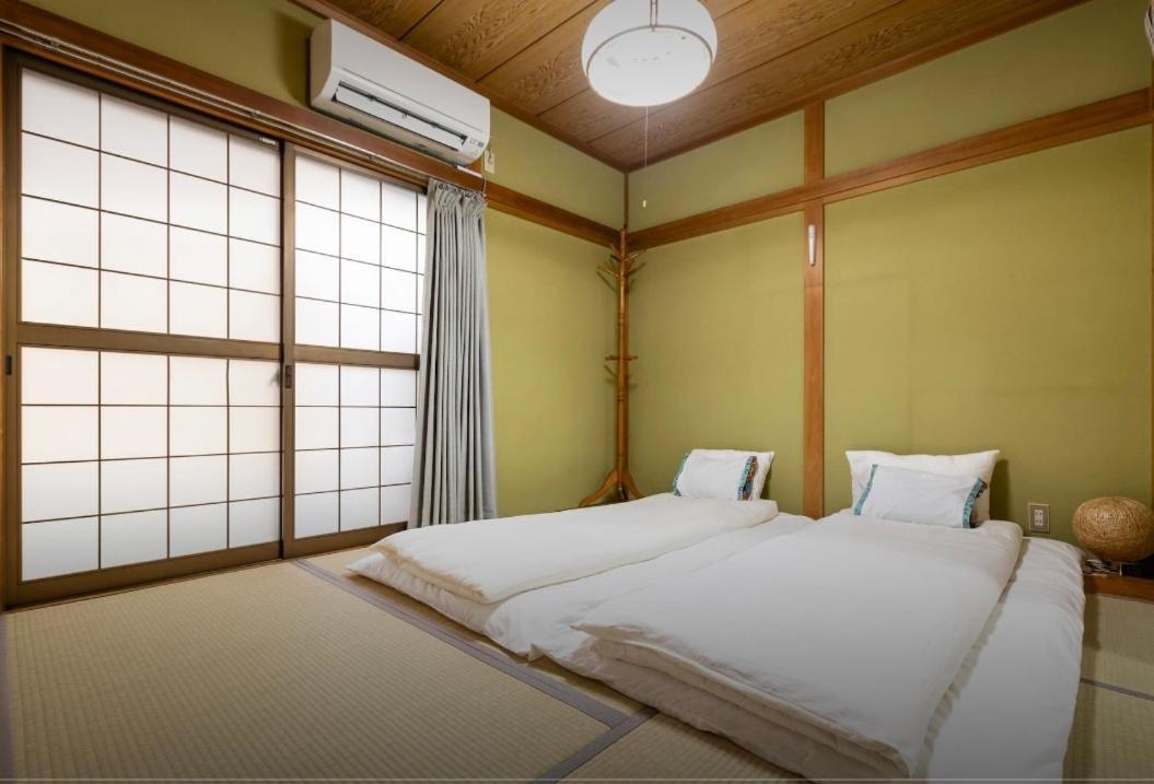 10mins Train To Namba, 4 Mins Walk To Stn, 2 Floors Japanese Style , 2-8 People *