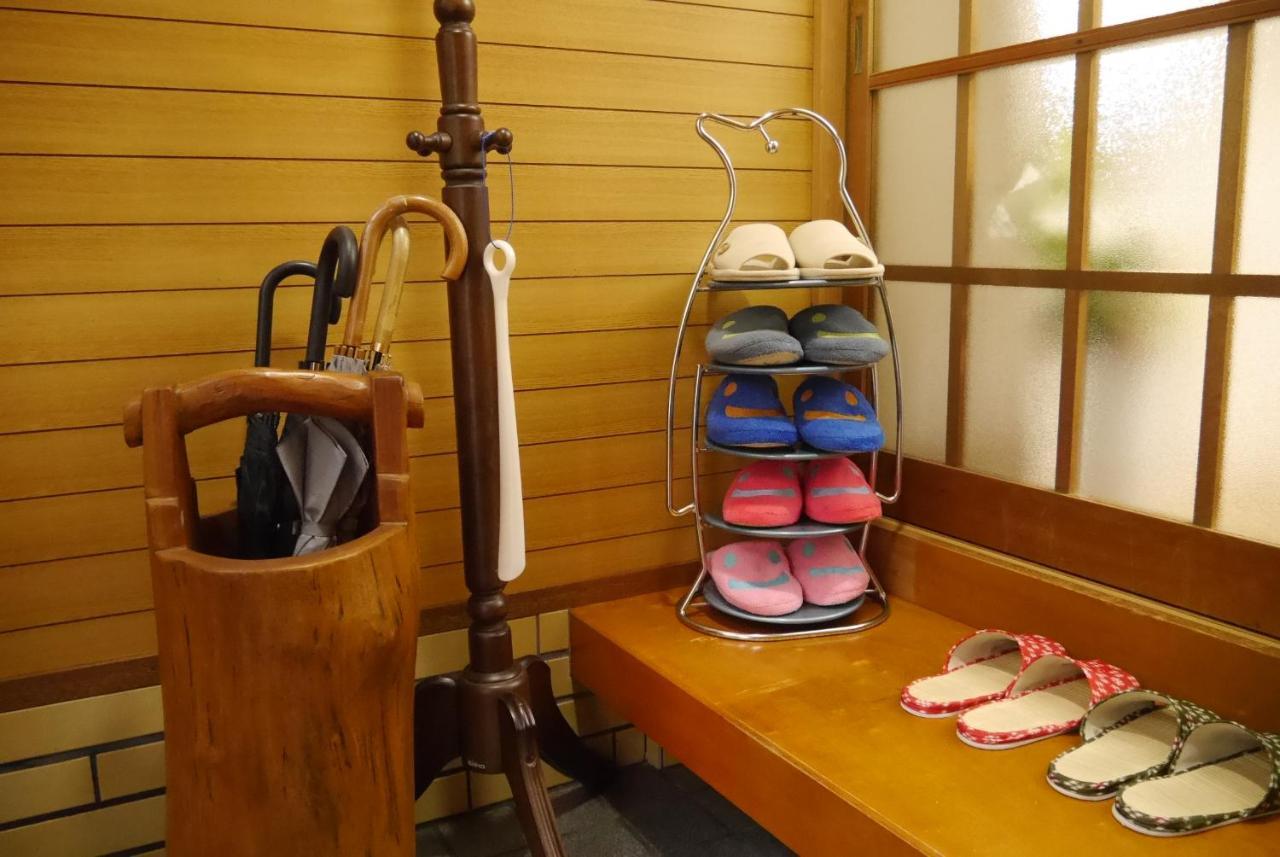 10mins Train To Namba, 4 Mins Walk To Stn, 2 Floors Japanese Style , 2-8 People * โอซาก้า