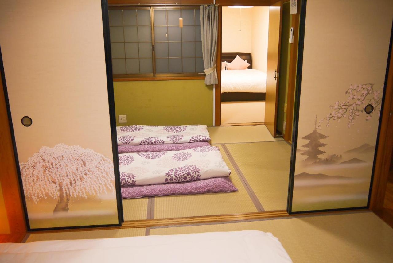 10mins Train To Namba, 4 Mins Walk To Stn, 2 Floors Japanese Style , 2-8 People